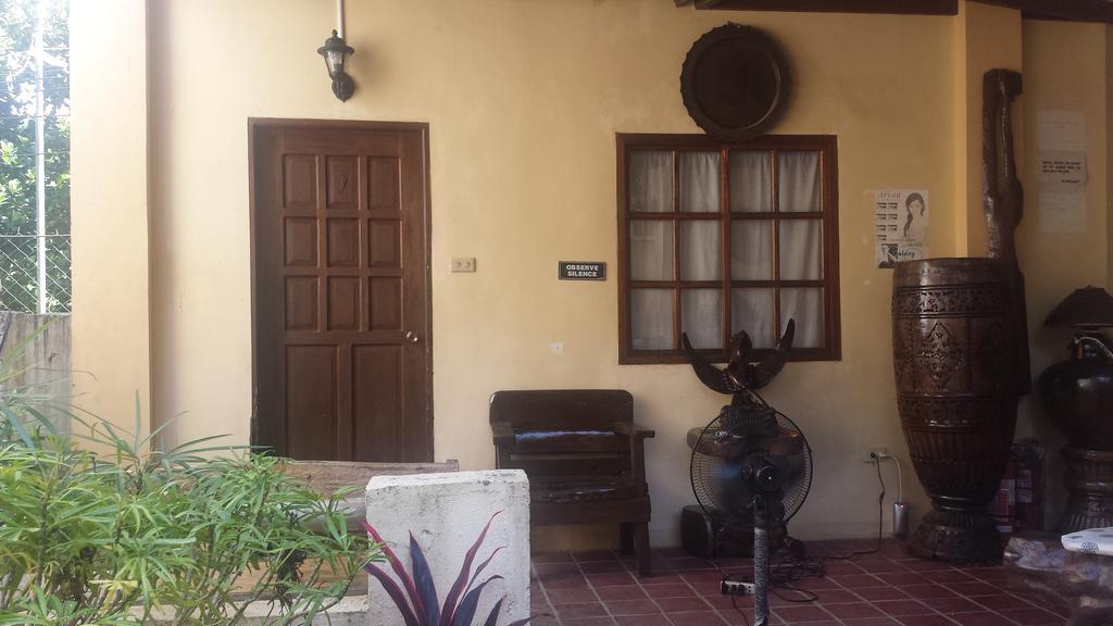 Casa Aviara Resort & Hotel Puerto Galera Extérieur photo