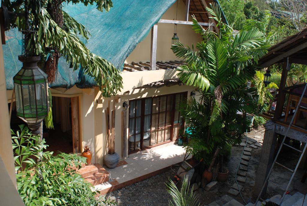 Casa Aviara Resort & Hotel Puerto Galera Extérieur photo